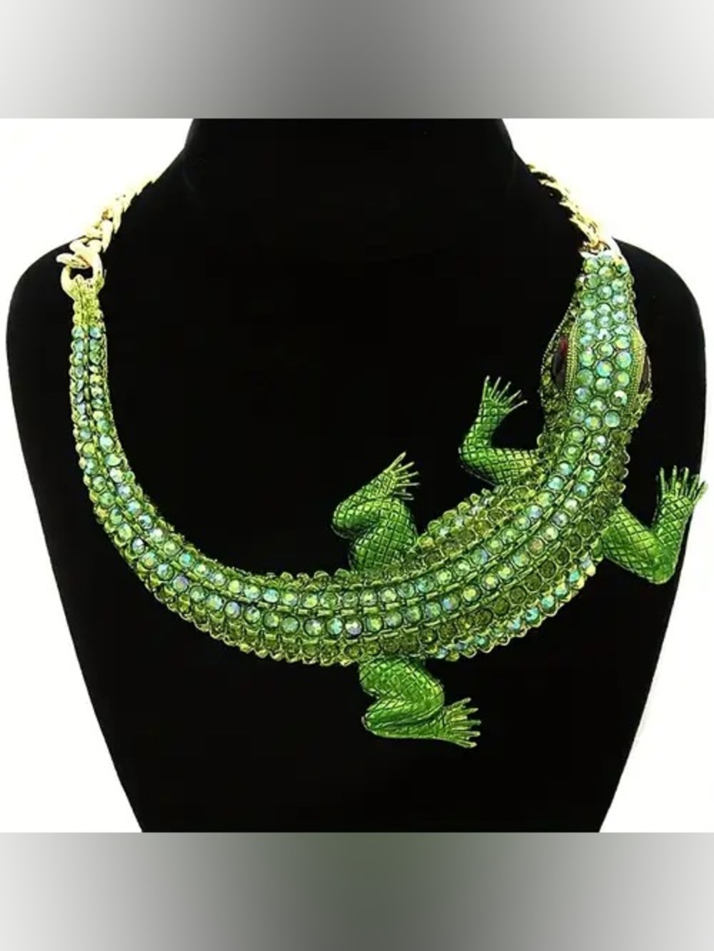 Green Crystal Lizard 🦎 Pendant Necklace - Picture 4 of 4